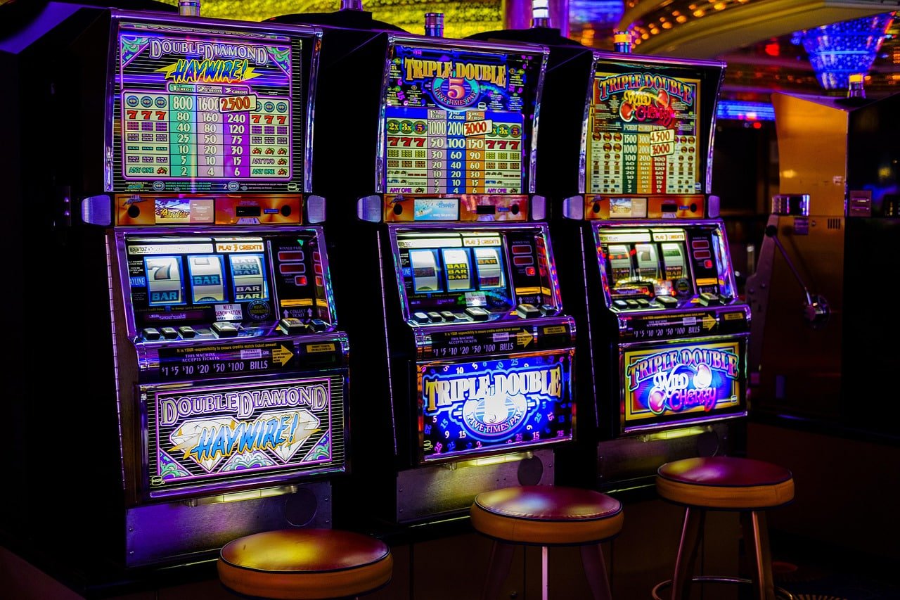 tompel platform interface showing live-dealer studio and game lobby